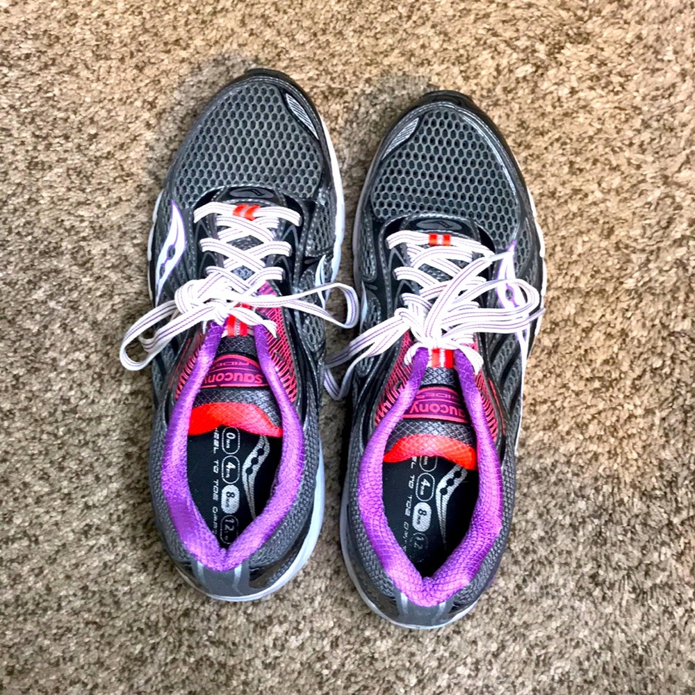 Saucony tennis shoes size 9